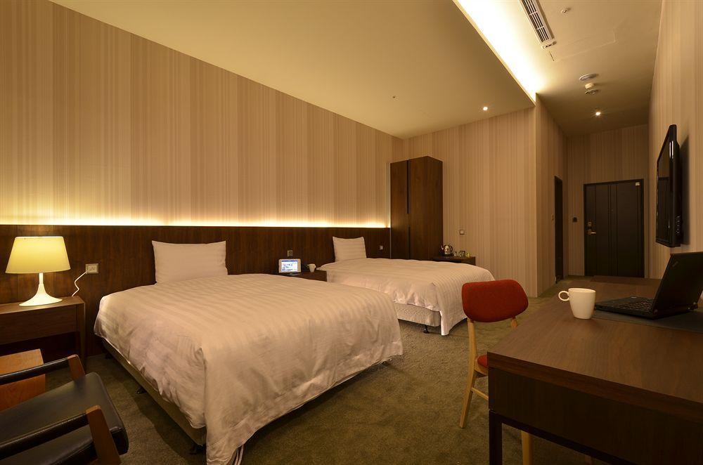 Airline Inn Green Park Way Taichung Exteriör bild