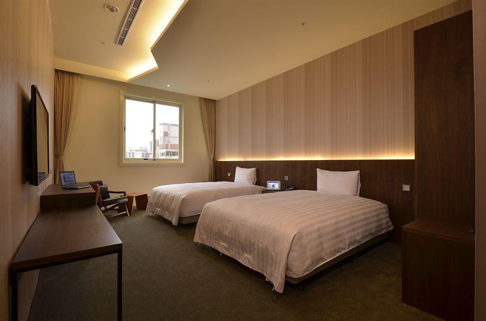 Airline Inn Green Park Way Taichung Exteriör bild