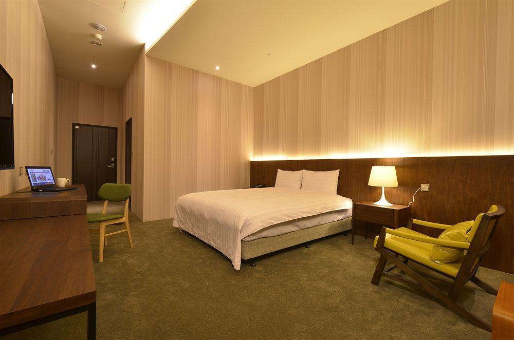 Airline Inn Green Park Way Taichung Exteriör bild