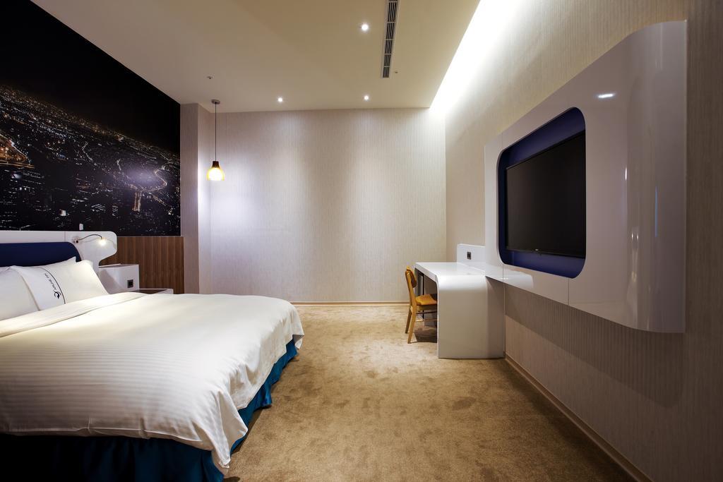 Airline Inn Green Park Way Taichung Exteriör bild