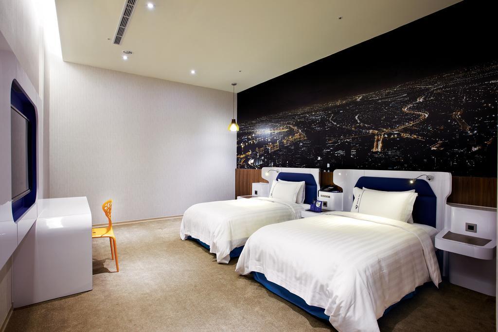 Airline Inn Green Park Way Taichung Exteriör bild
