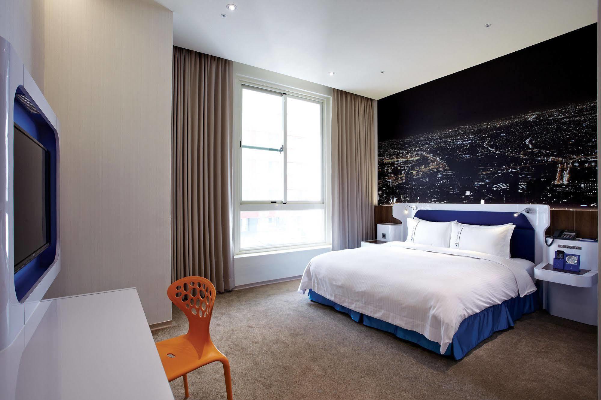 Airline Inn Green Park Way Taichung Exteriör bild