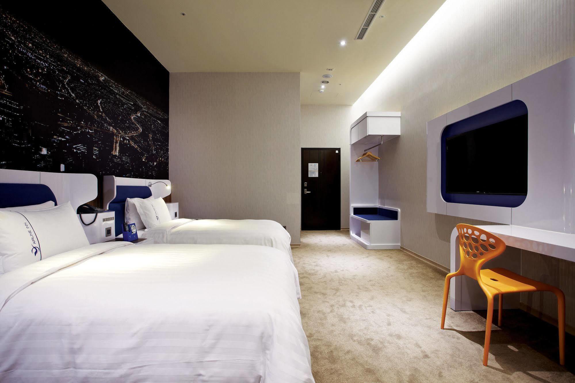 Airline Inn Green Park Way Taichung Exteriör bild