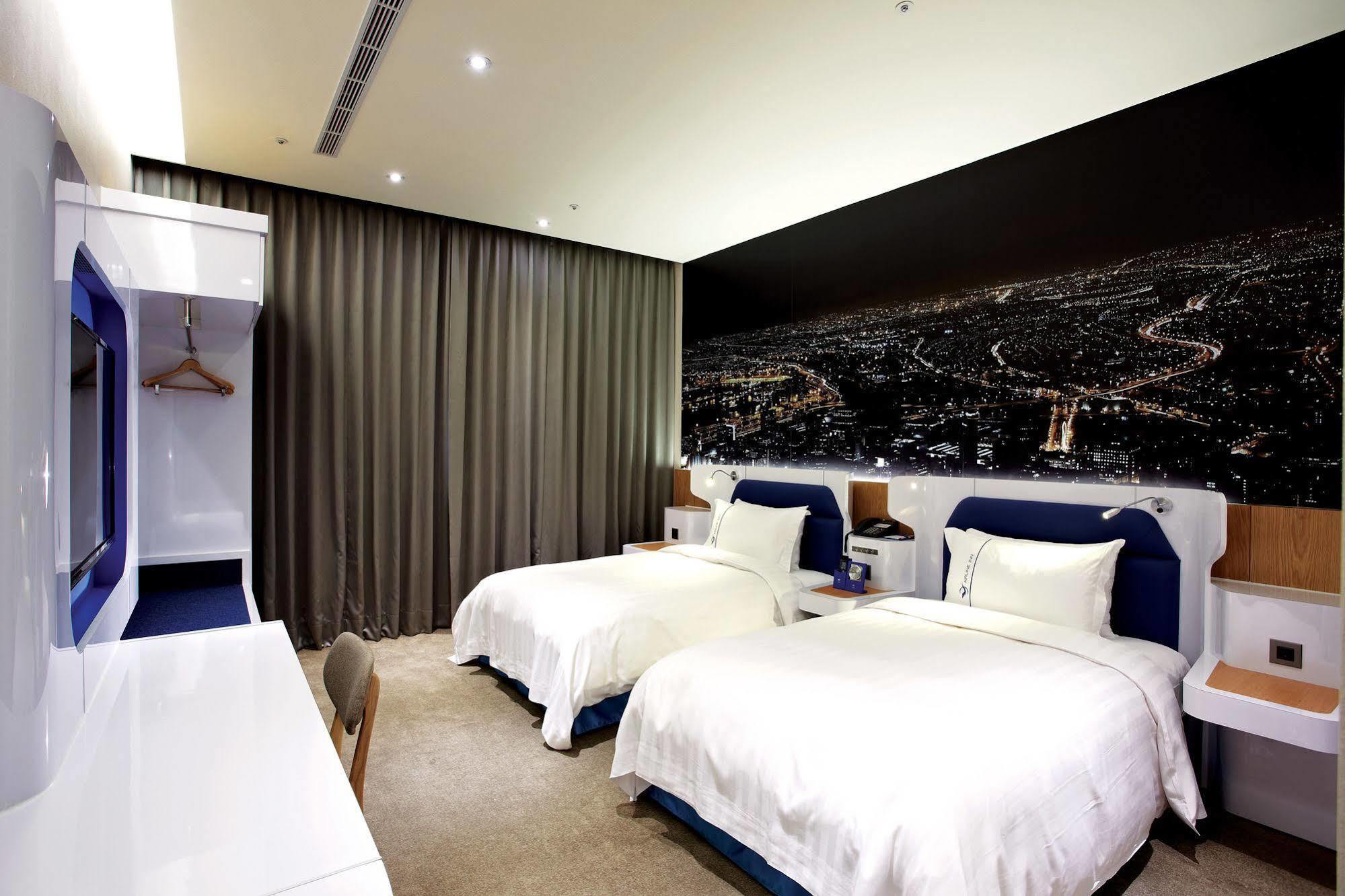 Airline Inn Green Park Way Taichung Exteriör bild